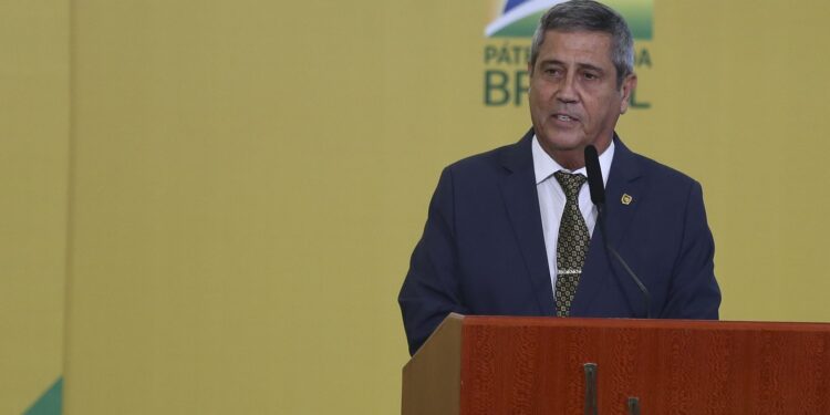 PGR envia ao STF parecer para manter prisão de Braga Netto