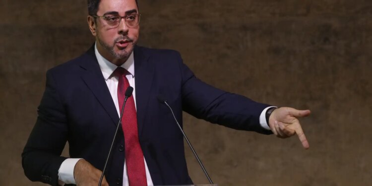 CNJ condena juiz Marcelo Bretas a aposentadoria compulsória