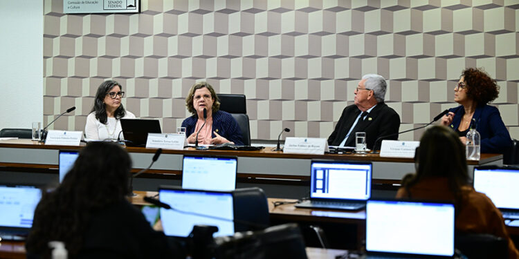 Educação inclusiva no PNE precisa considerar diversidade de demandas — Senado Notícias