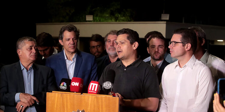 Após reunião com Haddad, Davi defende revisão de isenções tributárias — Senado Notícias