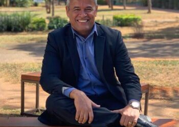 Sartre, 120 anos: xarás de filósofo defendem ideais de liberdade