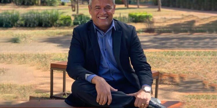 Sartre, 120 anos: xarás de filósofo defendem ideais de liberdade