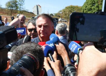 Maioria da 1ª Turma do STF vota por manter cautelares contra Bolsonaro