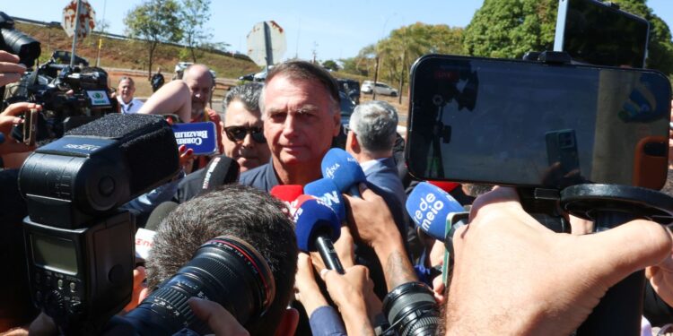 Maioria da 1ª Turma do STF vota por manter cautelares contra Bolsonaro