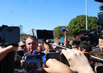 Políticos repercutem operação policial contra Bolsonaro