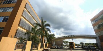 Anvisa alerta sobre uso do formol como alisante de cabelos