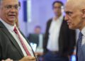 Dino se solidariza e elogia Moraes, alvo de novas sanções dos EUA