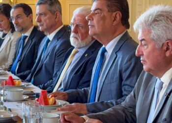 Comitiva de senadores diz que abriu diálogo com autoridades dos EUA