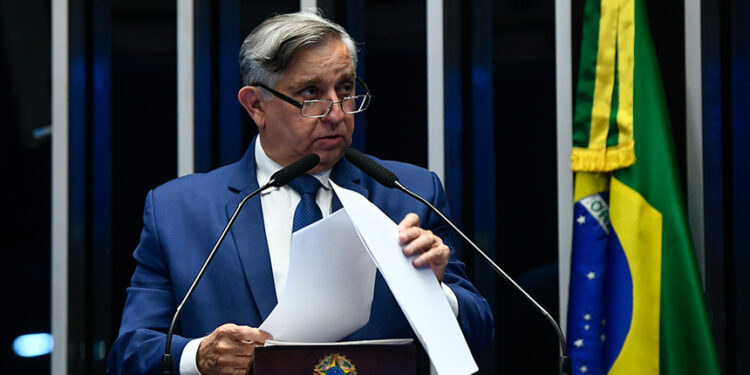 Izalci Lucas defende educação como política de Estado — Senado Notícias