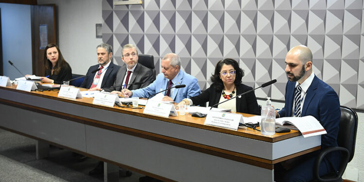 IFI lança estudo com alerta sobre subfinanciamento e espaço fiscal do SUS — Senado Notícias