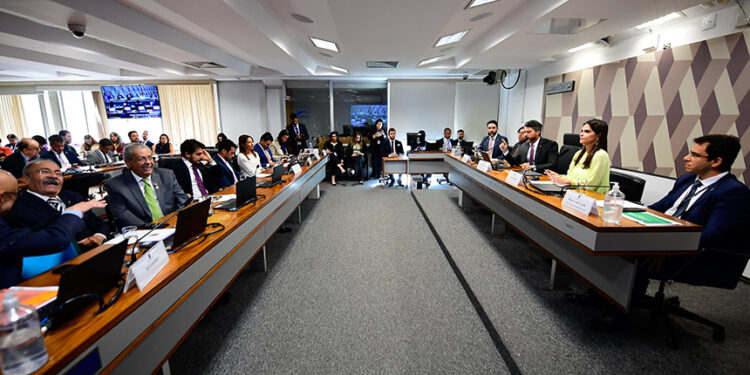 Audiência debate cortes orçamentários nas agências reguladoras — Senado Notícias