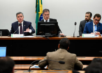 Deputado apresenta relatório preliminar do projeto da LDO de 2026 — Senado Notícias