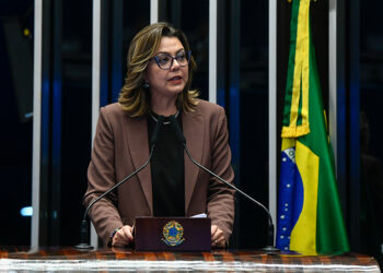 Leila deixa liderança da Bancada Feminina com apelo à continuidade das lutas — Senado Notícias