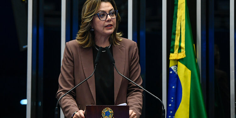 Leila deixa liderança da Bancada Feminina com apelo à continuidade das lutas — Senado Notícias