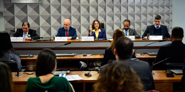 Educação financeira é fundamental para utilizar o consignado, aponta debate — Senado Notícias