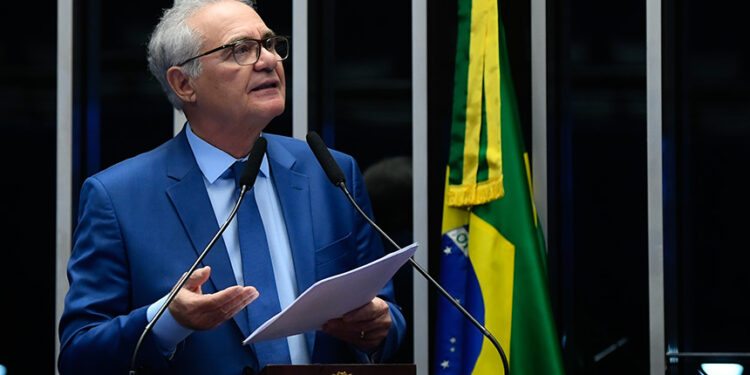 Renan diz que tarifaço de Trump busca interferir no STF e conter avanço dos Brics — Senado Notícias