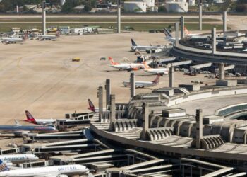 Movimento nos aeroportos brasileiros cresce 10% em 2025