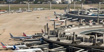Movimento nos aeroportos brasileiros cresce 10% em 2025