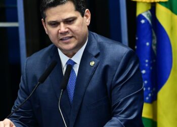 Congresso não admite ingerência em Poderes do Brasil, diz Alcolumbre