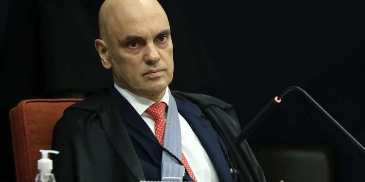 Moraes vai relatar ação da AGU para manter decreto do IOF