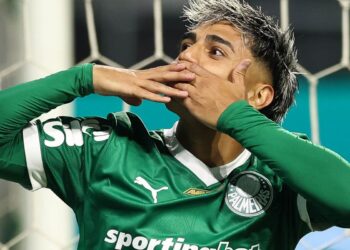 Palmeiras bate o Grêmio e cola em Cruzeiro e Flamengo no Brasileirão