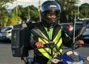 Lei do Rio de Janeiro obriga aplicativos a dar mochilas a entregadores