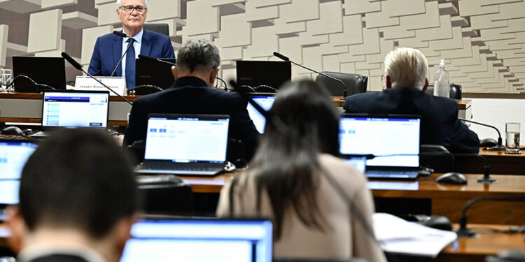 Sistema de apoio ao crédito à exportação vai à Câmara — Senado Notícias