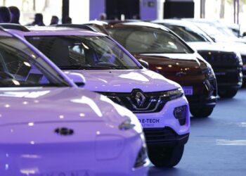 Vendas de veículos novos recuam em junho, mas crescem 4,8% semestre