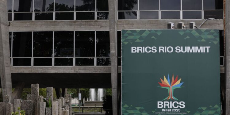 Em recado aos EUA, Brics critica imposição de tarifas unilaterais
