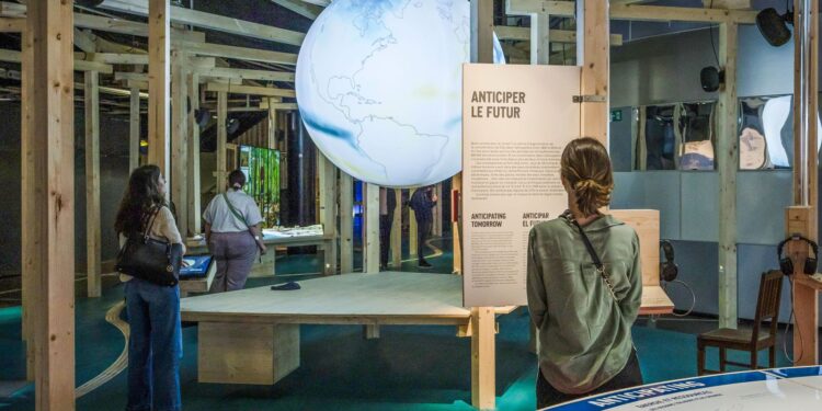 Temporada França-Brasil provoca com obras sobre IA, clima e trabalho