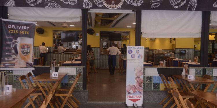 Tarifaço dos EUA pode encarecer alimentação em bares e restaurantes