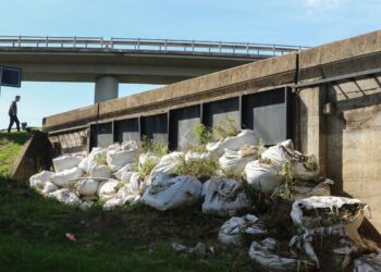 Nível do Guaíba recua, e prefeitura de Porto Alegre reabre comportas