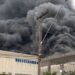 Incêndio atinge galpões comerciais em Barueri, na Grande São Paulo
