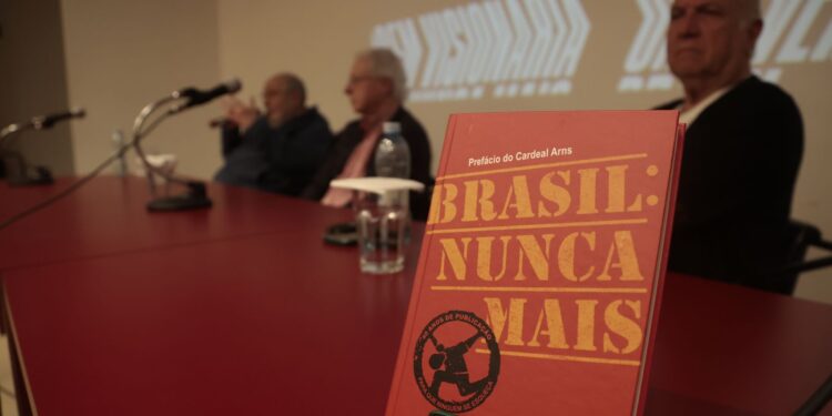 Livro Brasil: Nunca Mais completa 40 anos com edição especial