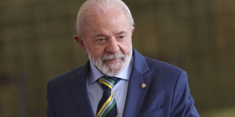 Brasil irá responder a tarifaço dos EUA com reciprocidade, diz Lula