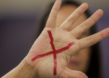 Mortes intencionais caem 5,4% no país em 2024; feminicídios sobem 19%