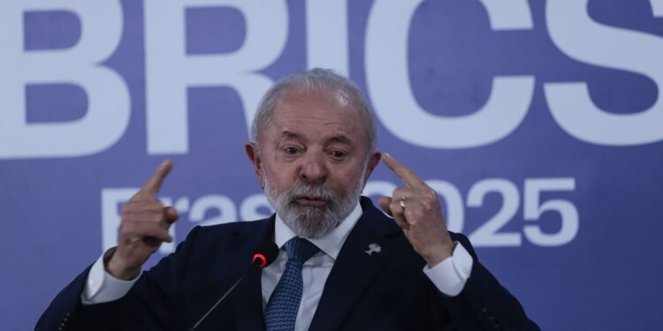 Lula afirma que Brics representa nova forma de fazer política