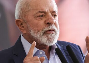 Lula diz que Motta descumpriu acordo e derrubada do IOF foi absurda
