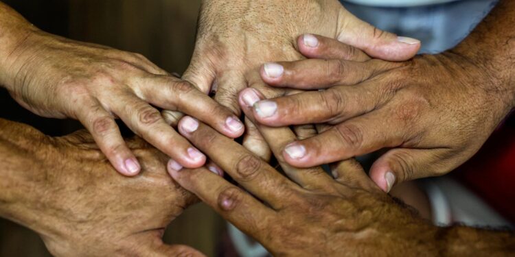 Governo aprova pensão a 61 filhos separados de pais com hanseníase