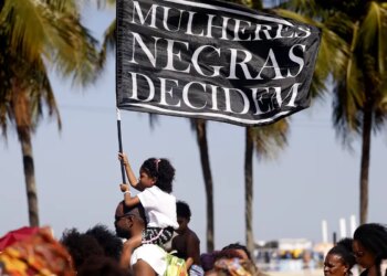 Mulheres negras promovem ato político por justiça social em Copacabana