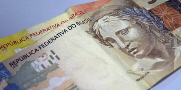 Caixa libera abono salarial para nascidos em setembro e outubro