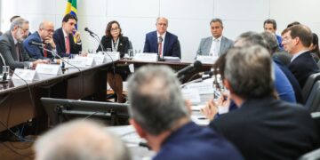 Governo busca negociação com EUA e pede apoio de empresários
