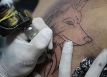 CFM proíbe anestesia para a realização de tatuagens