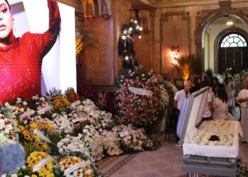 Velório de Preta Gil reúne centenas de pessoas no Rio