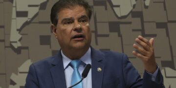 Senadores brasileiros buscam diálogo sobre tarifas impostas por Trump