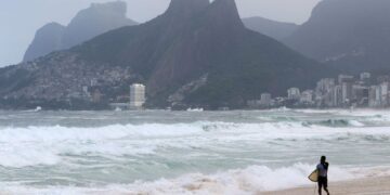 Marinha emite aviso de ressaca e alerta de ventos fortes no Rio