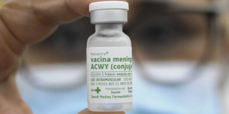 Meningite: entenda como fica vacinação com ACWY após mudança nas doses