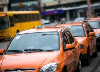 projeto regulamenta transferência dos direitos de exploração de táxi — Senado Notícias