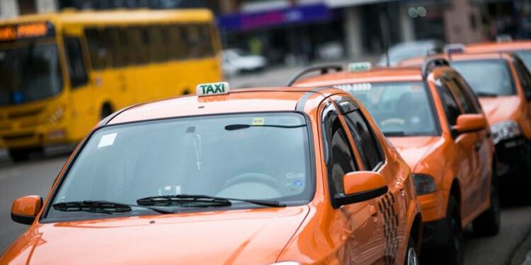 projeto regulamenta transferência dos direitos de exploração de táxi — Senado Notícias