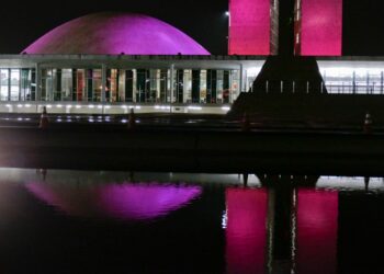 Iluminação marca apoio do Congresso ao Dia Internacional do Autocuidado — Senado Notícias